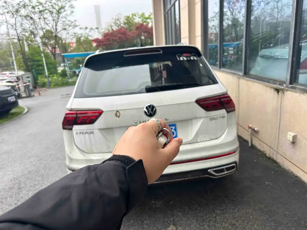 Volkswagen Volkswagen Tiguan L 2023 330TSI Automatic 2WD R-Line Premium Edition 2023 - thumbnail 6