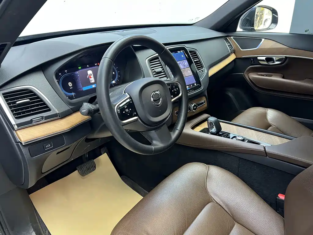 Volvo Volvo XC90 2023 B5 Momentum Premium 7-seater 2023 - thumbnail 4