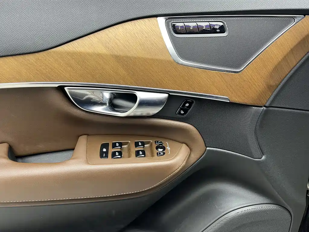 Volvo Volvo XC90 2023 B5 Momentum Premium 7-seater 2023 - thumbnail 9