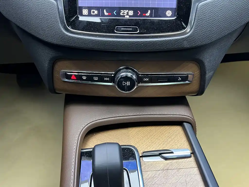 Volvo Volvo XC90 2023 B5 Momentum Premium 7-seater 2023 - thumbnail 20