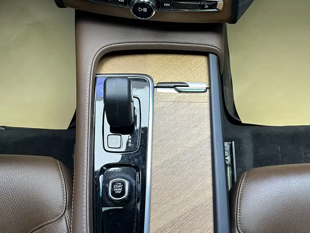 Volvo Volvo XC90 2023 B5 Momentum Premium 7-seater 2023 - thumbnail 23