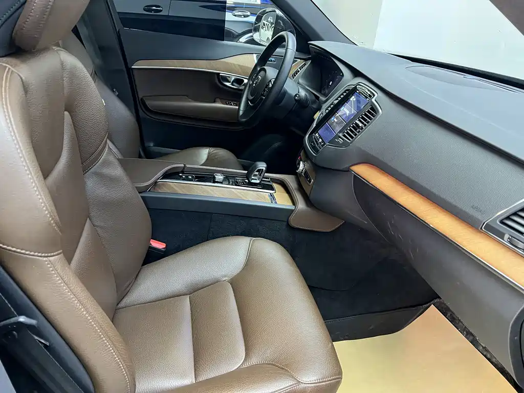 Volvo Volvo XC90 2023 B5 Momentum Premium 7-seater 2023 - thumbnail 25