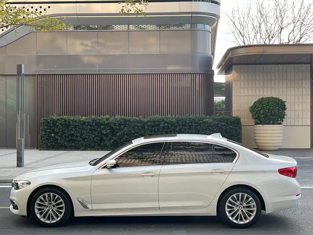 BMW BMW 5 Series 2020 525Li Luxury Package 2021 - thumbnail 7