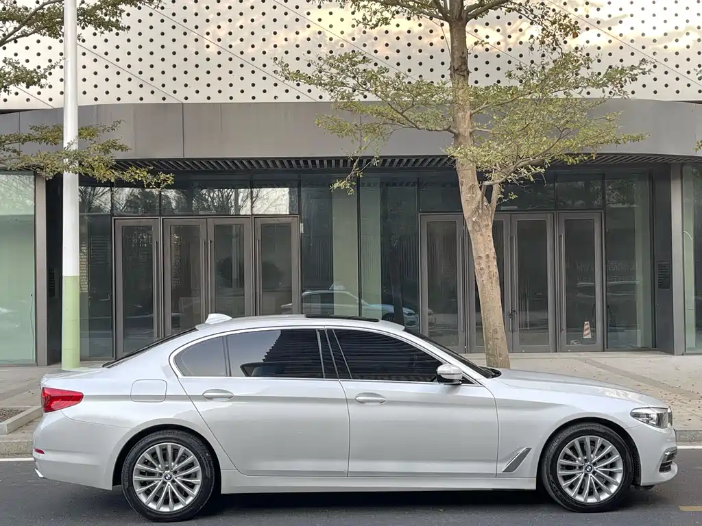 BMW BMW 5 Series 2020 525Li Luxury Package 2021 - thumbnail 8