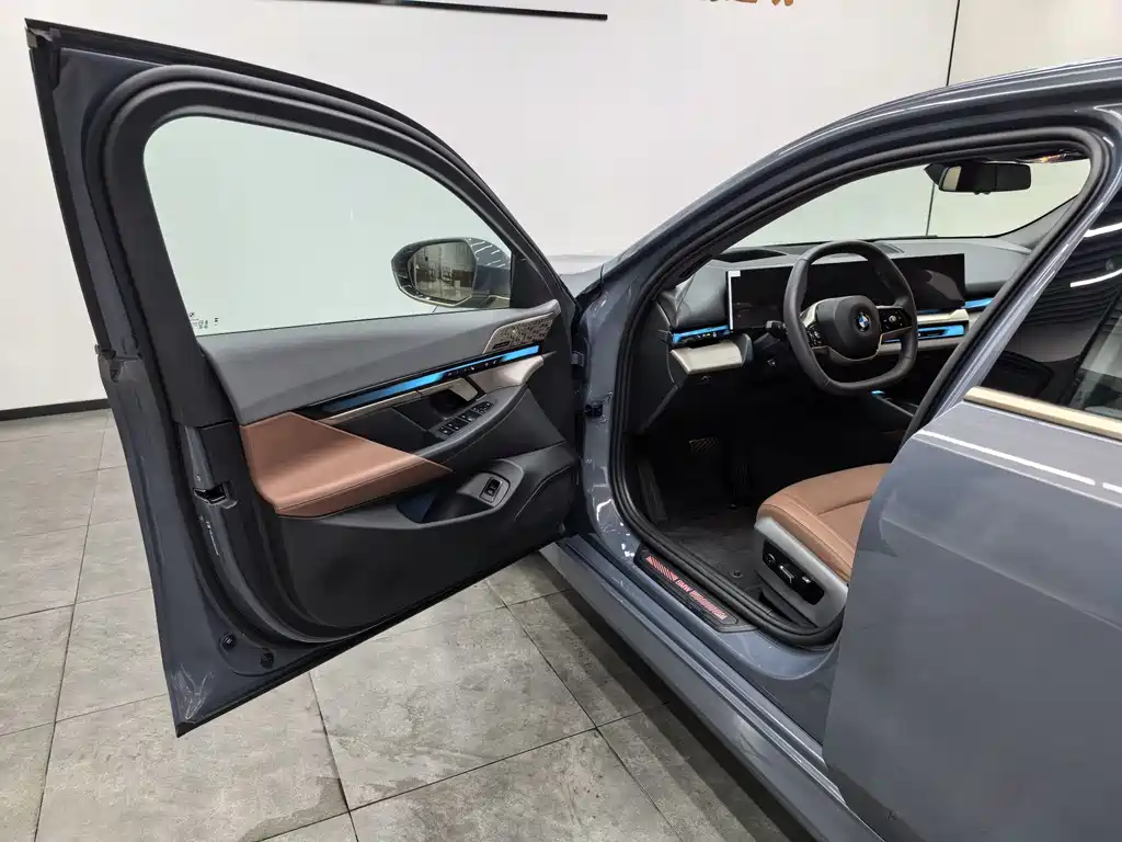 BMW BMW 5 Series 2024 530Li Luxury Package 2024 - thumbnail 7