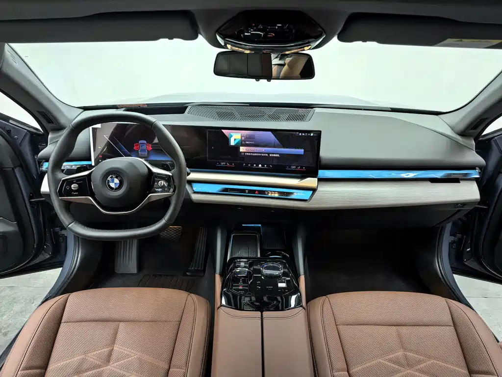 BMW BMW 5 Series 2024 530Li Luxury Package 2024 - thumbnail 10