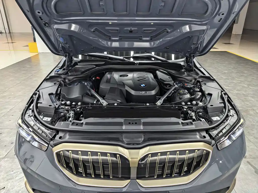 BMW BMW 5 Series 2024 530Li Luxury Package 2024 - thumbnail 22