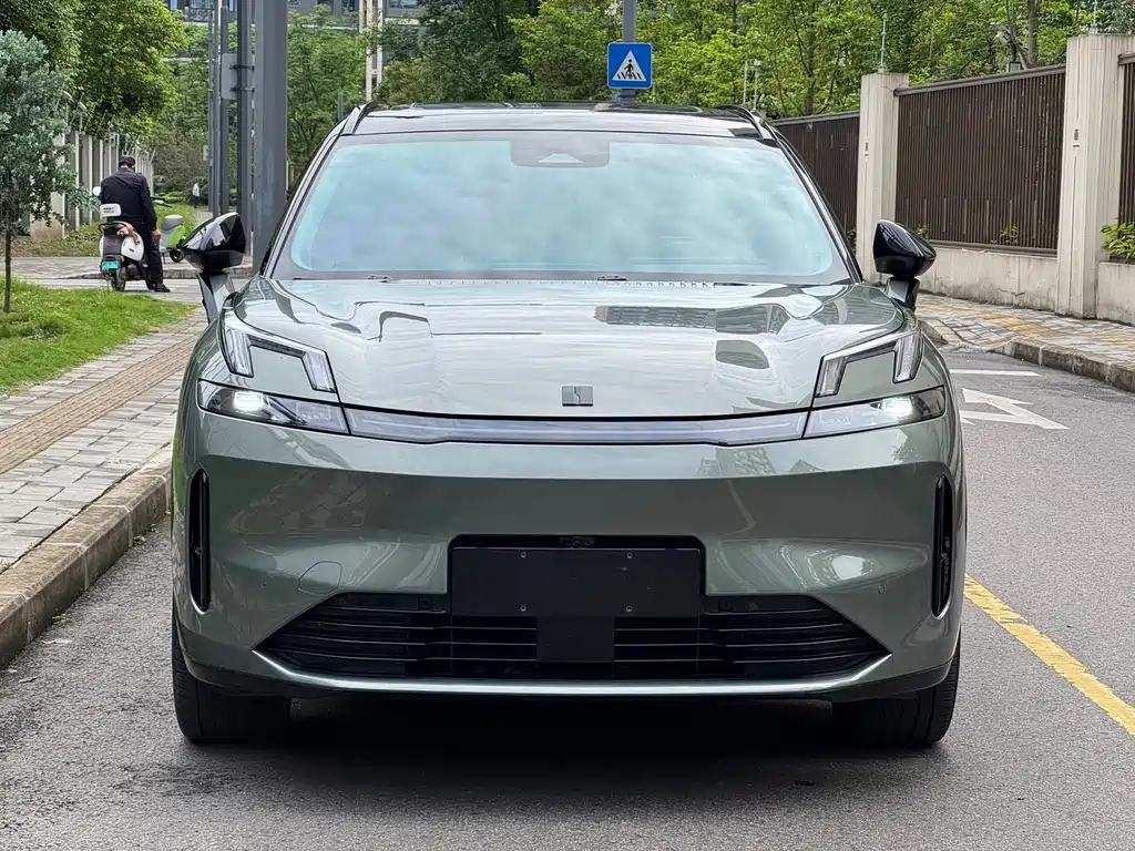 Lynk & Co Lynk & Co 08 EM-P 2023 220km AWD Performance Halo 2023 - thumbnail 2