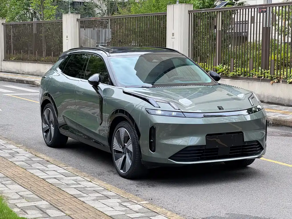 Lynk & Co Lynk & Co 08 EM-P 2023 220km AWD Performance Halo 2023 - thumbnail 3