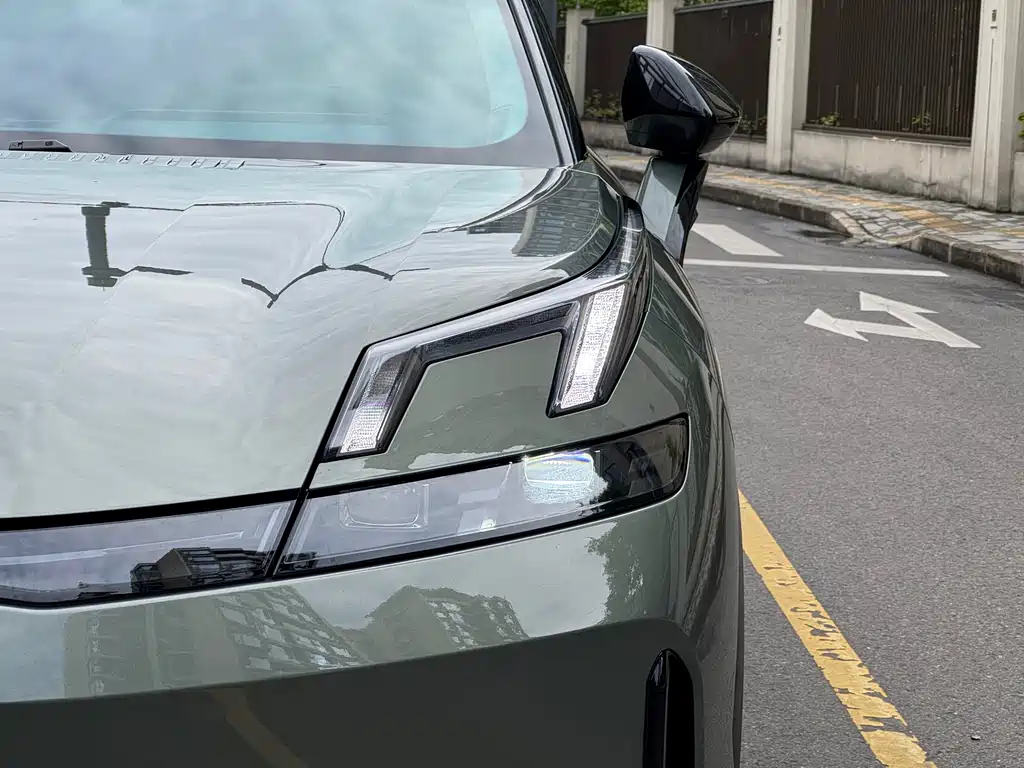 Lynk & Co Lynk & Co 08 EM-P 2023 220km AWD Performance Halo 2023 - thumbnail 4