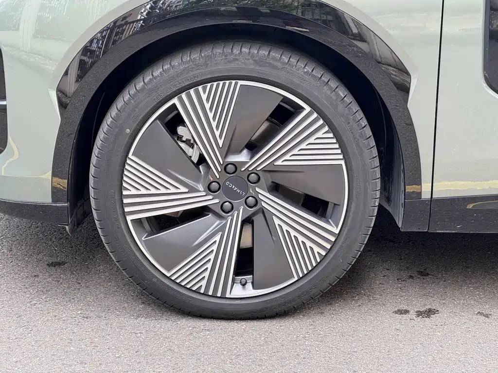 Lynk & Co Lynk & Co 08 EM-P 2023 220km AWD Performance Halo 2023 - thumbnail 5