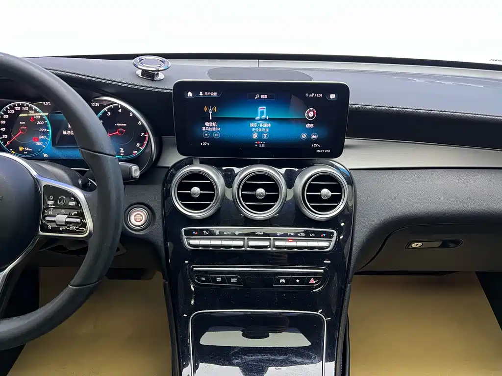 Mercedes-Benz Mercedes-Benz GLC 2021 GLC 260 L 4MATIC Dynamic Model 2021 - thumbnail 19