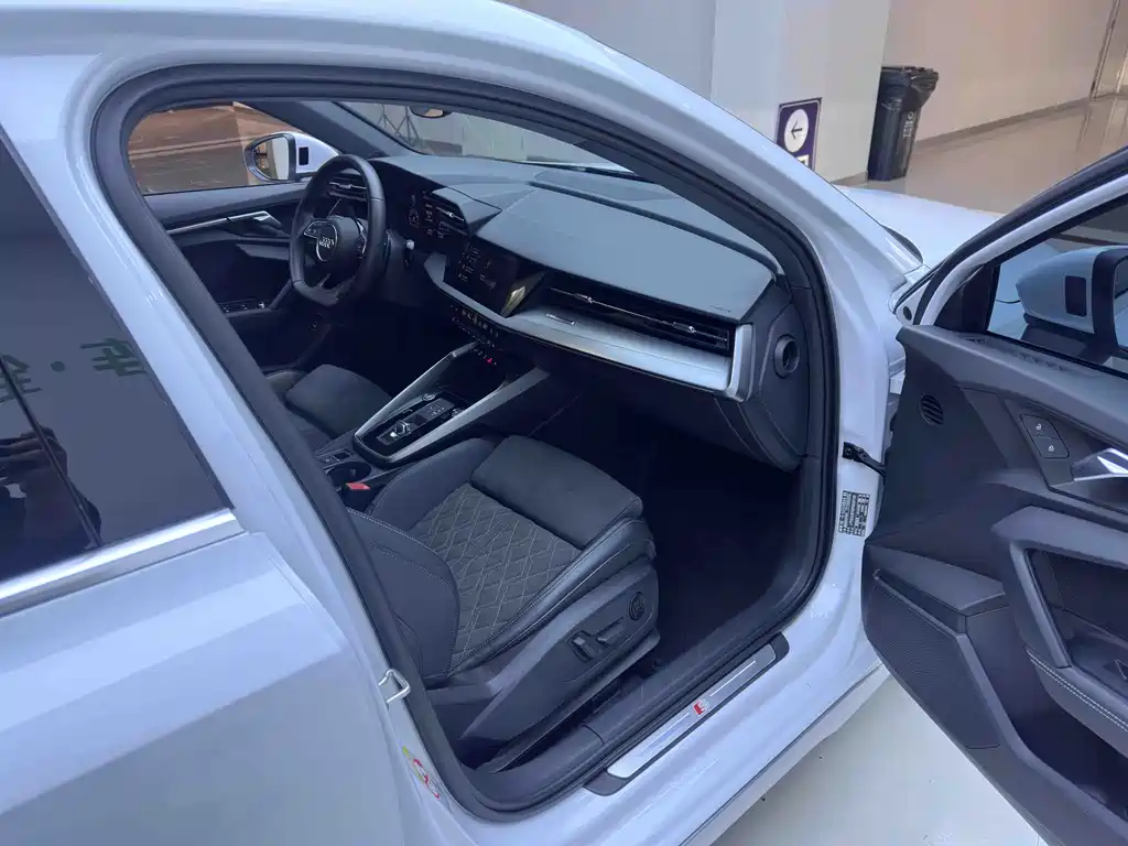 Audi Audi A3 2023 Facelift A3L Limousine 35 TFSI Luxury Sport Edition 2024 - thumbnail 11