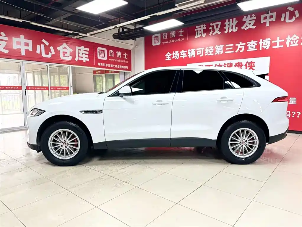 Jaguar Jaguar F-PACE 2019 2.0T AWD Urban Premium Edition 2019 - thumbnail 4