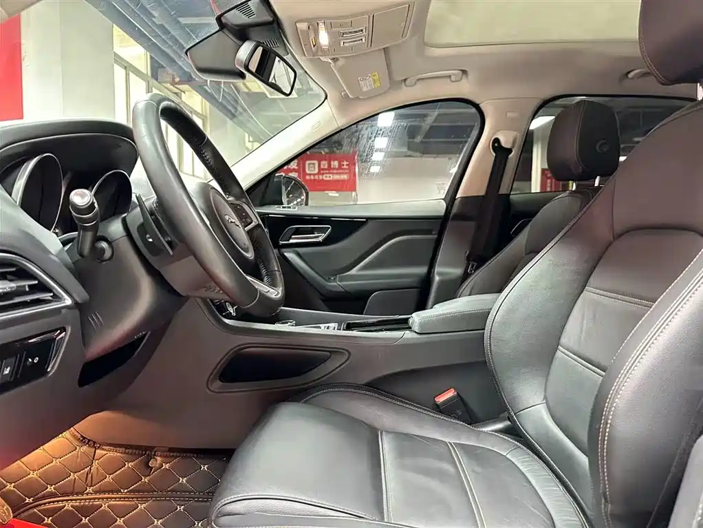 Jaguar Jaguar F-PACE 2019 2.0T AWD Urban Premium Edition 2019 - thumbnail 7