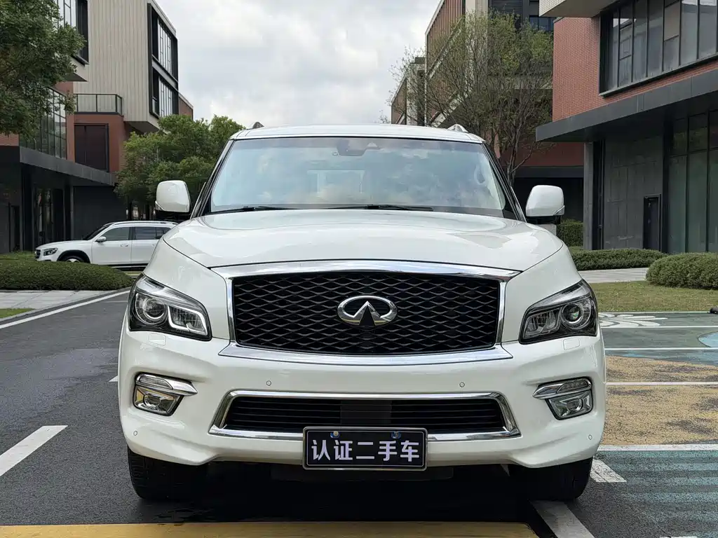 Infiniti Infiniti QX80 2016 5.6L 4WD 2018 - thumbnail 2