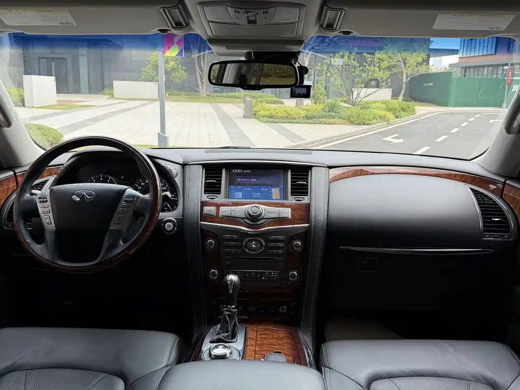 Infiniti Infiniti QX80 2016 5.6L 4WD 2018 - thumbnail 9