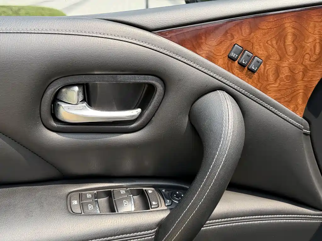 Infiniti Infiniti QX80 2016 5.6L 4WD 2018 - thumbnail 17