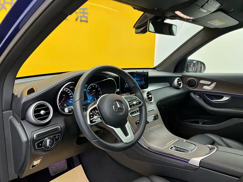 Mercedes-Benz Mercedes-Benz GLC 2020 Facelift GLC 260 L 4MATIC Luxury Model 2020 - thumbnail 4