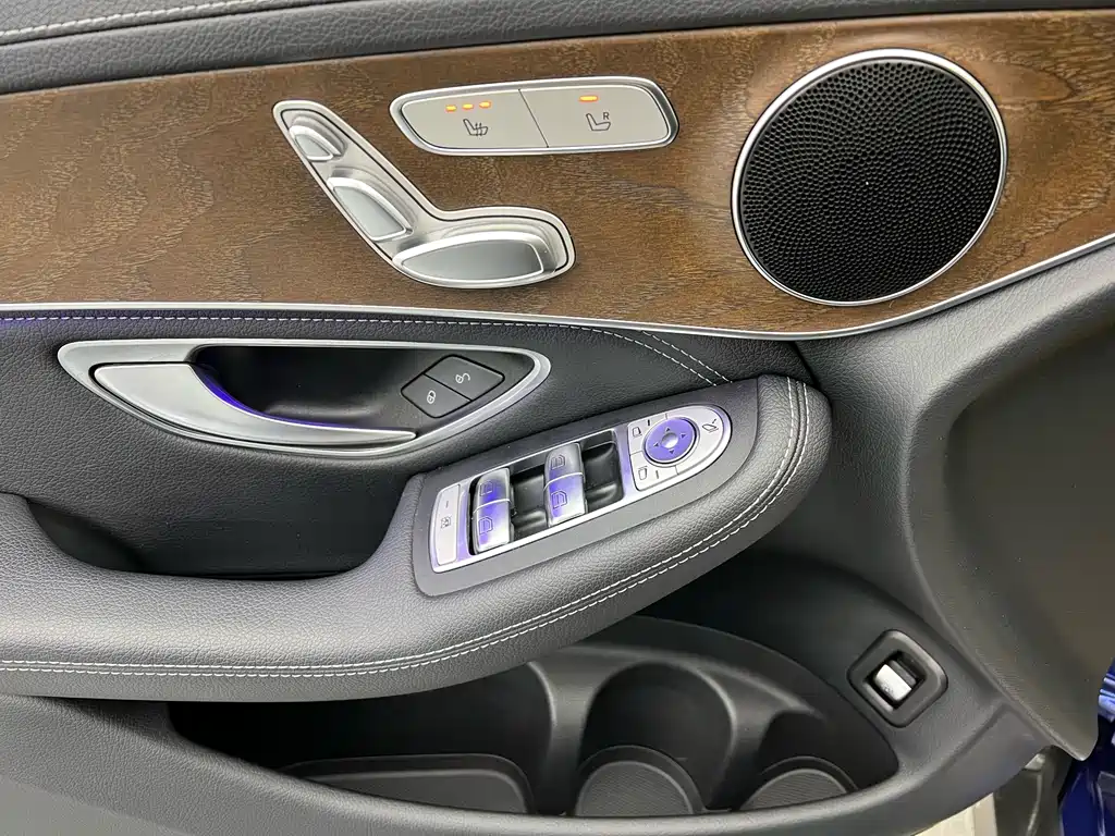 Mercedes-Benz Mercedes-Benz GLC 2020 Facelift GLC 260 L 4MATIC Luxury Model 2020 - thumbnail 5