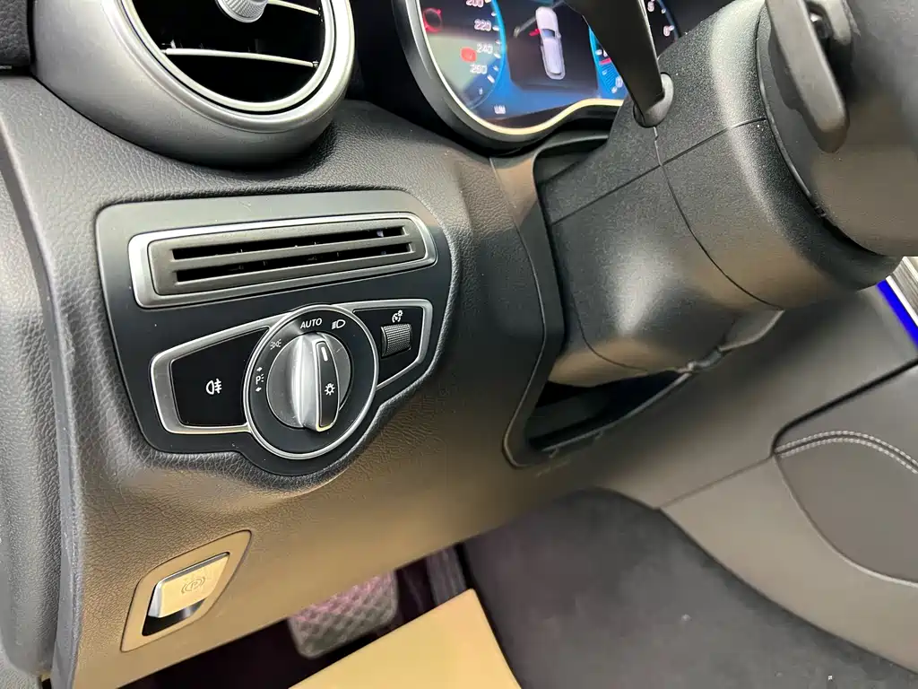 Mercedes-Benz Mercedes-Benz GLC 2020 Facelift GLC 260 L 4MATIC Luxury Model 2020 - thumbnail 6