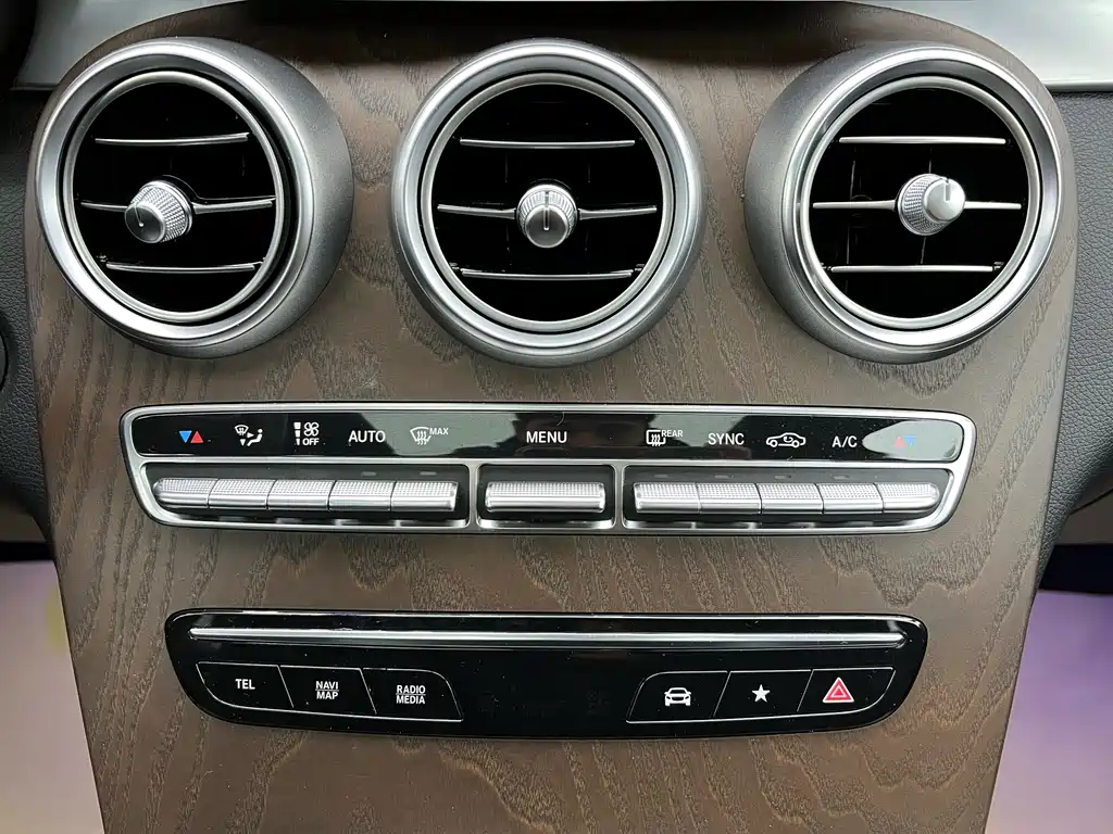 Mercedes-Benz Mercedes-Benz GLC 2020 Facelift GLC 260 L 4MATIC Luxury Model 2020 - thumbnail 26
