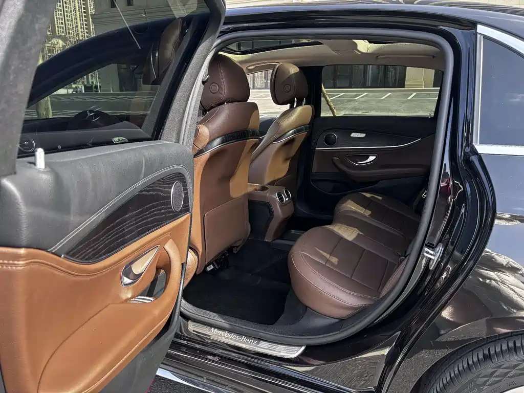 Mercedes-Benz Mercedes-Benz E-Class 2020 E 260 L Sport 2020 - thumbnail 4