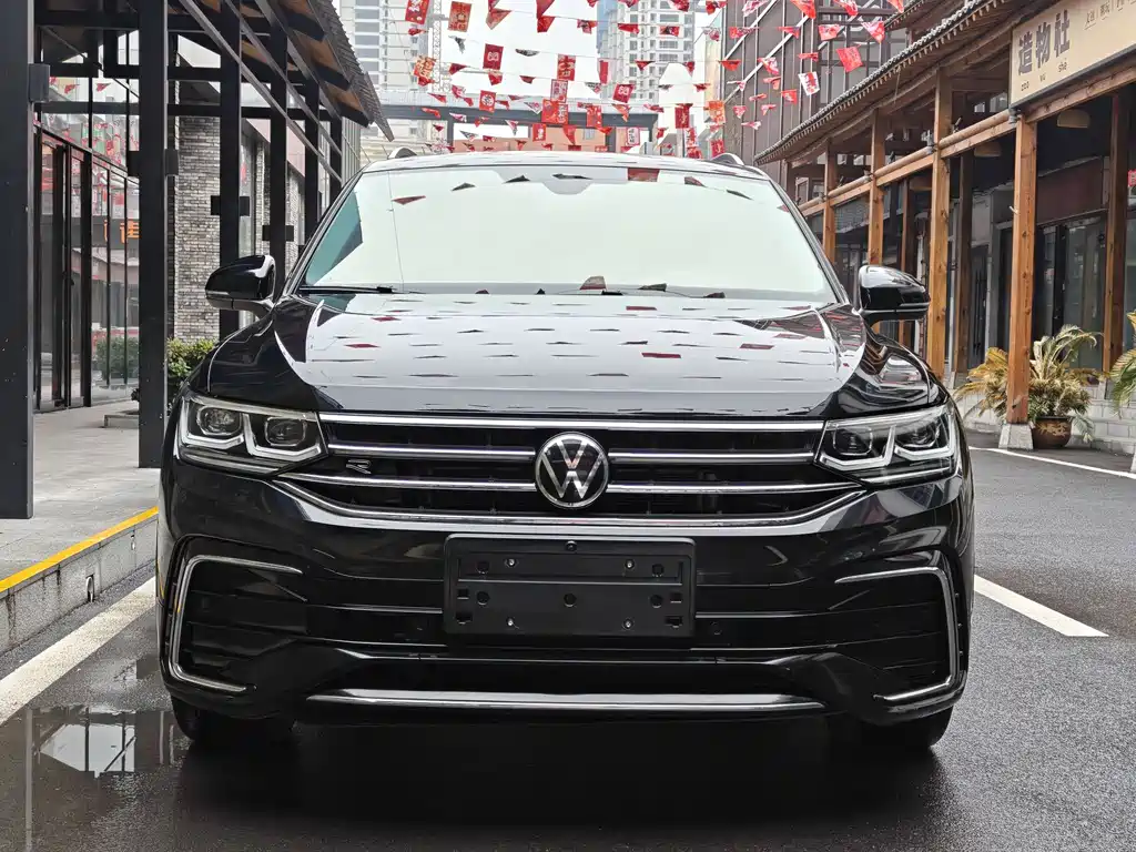 Volkswagen Volkswagen Tiguan L 2023 380TSI Automatic AWD R-Line Flagship 7-seater 2023 - thumbnail 2