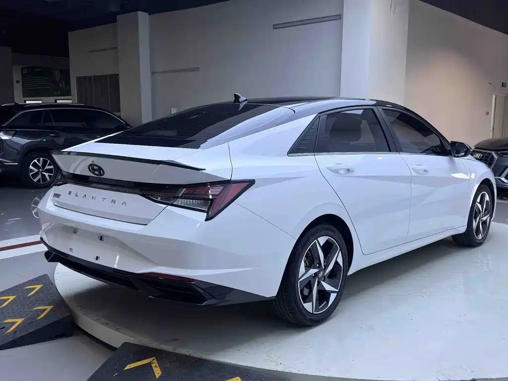 Hyundai Hyundai Elantra 2021 1.5L CVT LUX Premium Edition 2021 - thumbnail 8