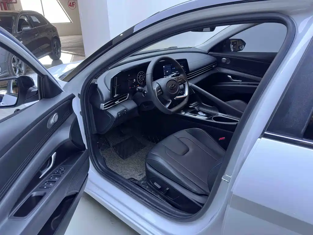 Hyundai Hyundai Elantra 2021 1.5L CVT LUX Premium Edition 2021 - thumbnail 9