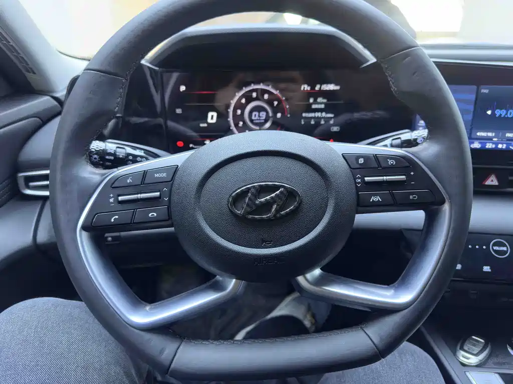 Hyundai Hyundai Elantra 2021 1.5L CVT LUX Premium Edition 2021 - thumbnail 16