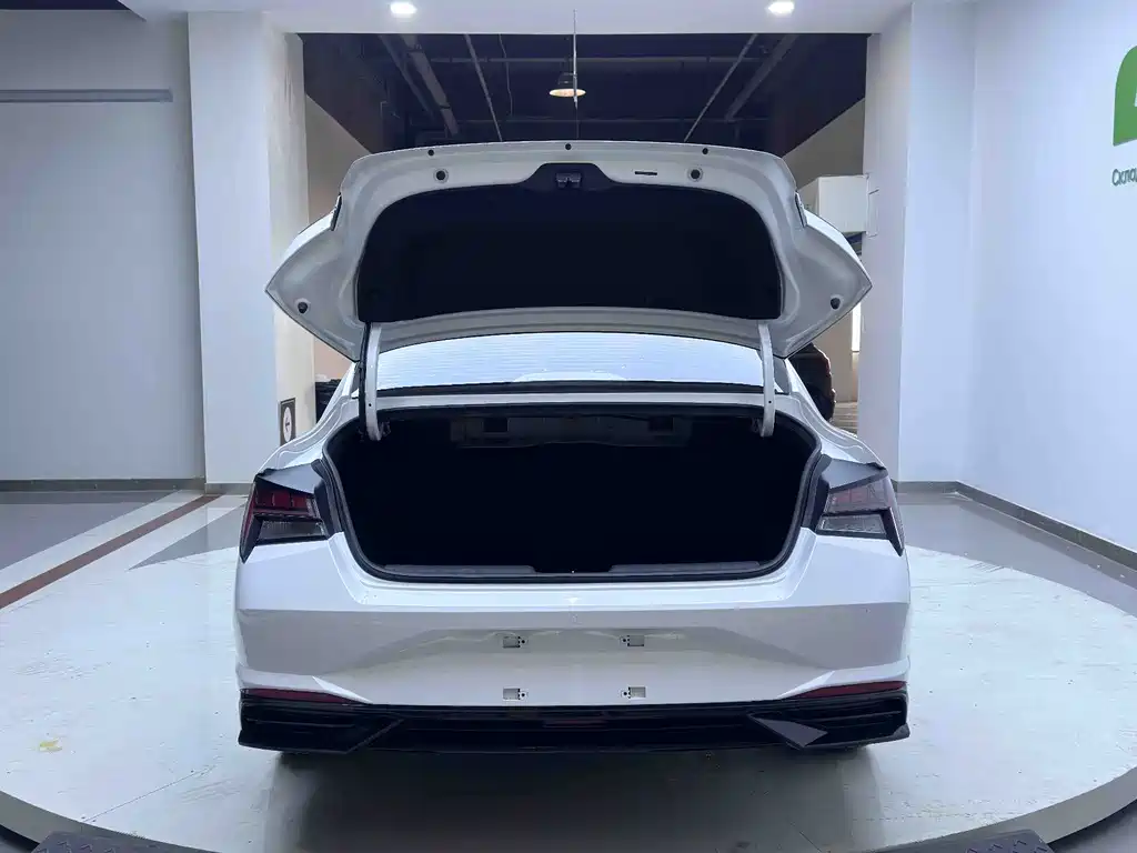Hyundai Hyundai Elantra 2021 1.5L CVT LUX Premium Edition 2021 - thumbnail 17
