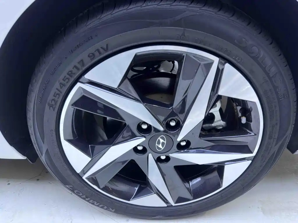 Hyundai Hyundai Elantra 2021 1.5L CVT LUX Premium Edition 2021 - thumbnail 20