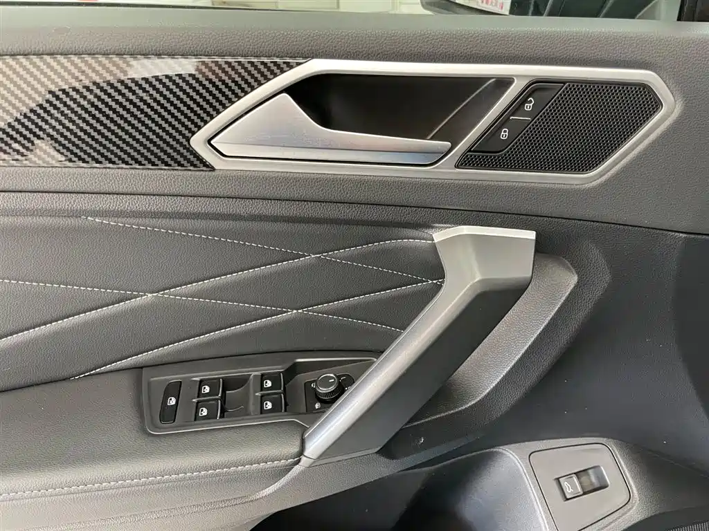 Volkswagen Tiguan L 2024 330TSI Automatic 2WD R-Line Premium Edition 2024 - thumbnail 9