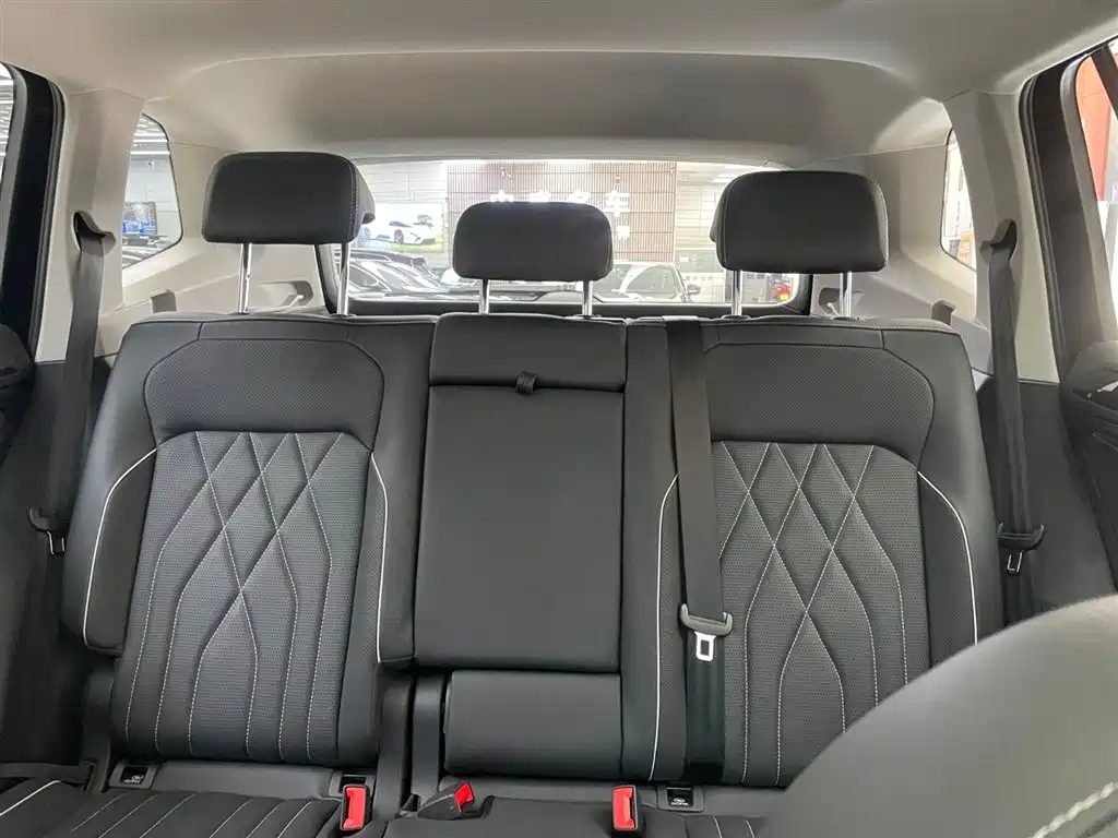 Volkswagen Tiguan L 2024 330TSI Automatic 2WD R-Line Premium Edition 2024 - thumbnail 11
