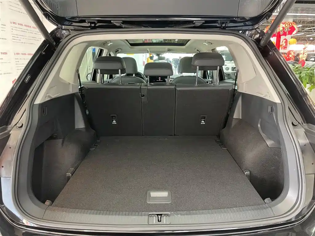 Volkswagen Tiguan L 2024 330TSI Automatic 2WD R-Line Premium Edition 2024 - thumbnail 28