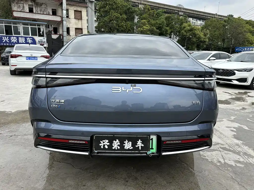 BYD BYD Seal 2024 Glory Edition DM-i 1.5L 121km Luxury Model 2024 - thumbnail 5
