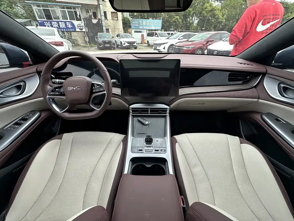 BYD BYD Seal 2024 Glory Edition DM-i 1.5L 121km Luxury Model 2024 - thumbnail 15
