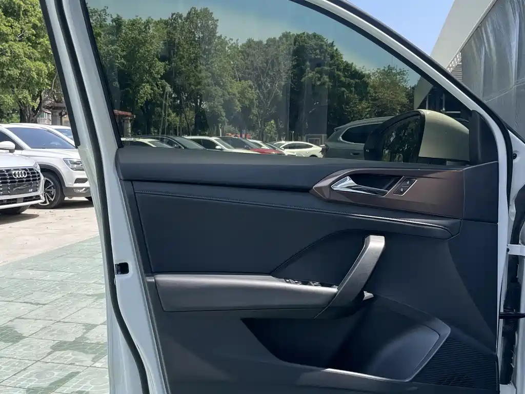 Volkswagen Volkswagen Tharu 2022 280TSI Two-Wheel Drive Luxury Edition 2022 - thumbnail 13