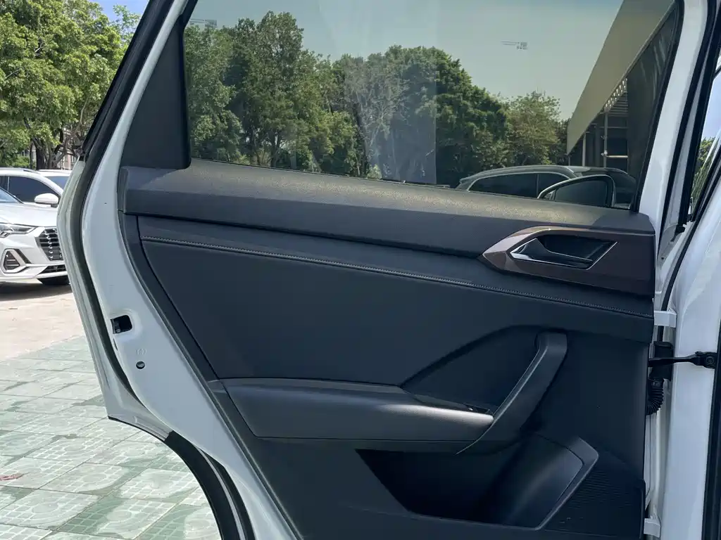 Volkswagen Volkswagen Tharu 2022 280TSI Two-Wheel Drive Luxury Edition 2022 - thumbnail 17