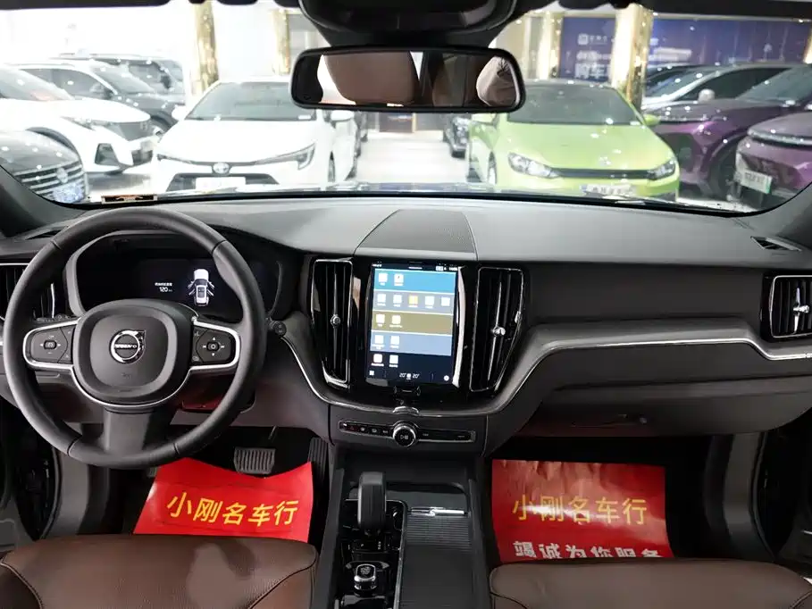 Volvo Volvo XC60 2024 B5 AWD Momentum Luxury Edition 2024 - thumbnail 4