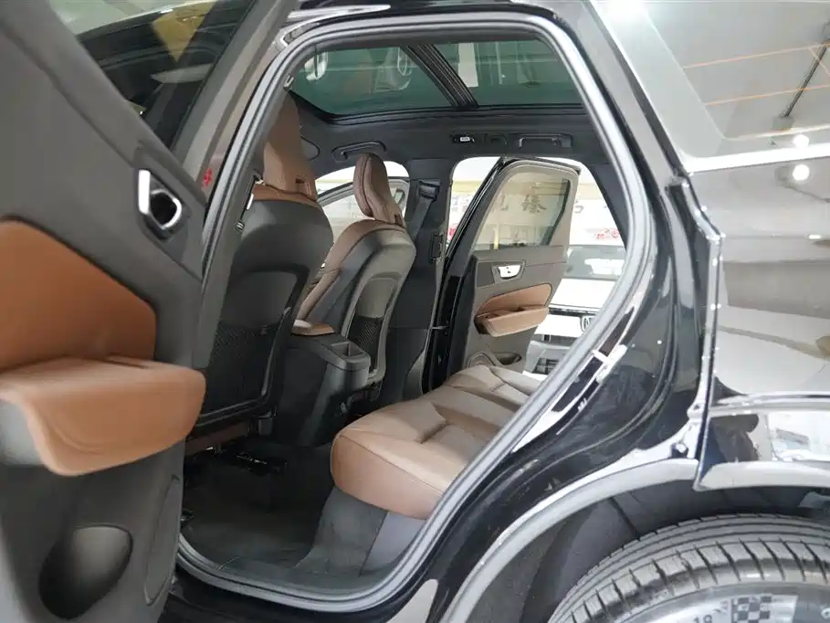 Volvo Volvo XC60 2024 B5 AWD Momentum Luxury Edition 2024 - thumbnail 6