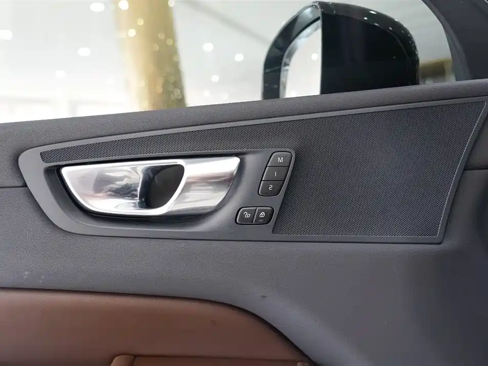 Volvo Volvo XC60 2024 B5 AWD Momentum Luxury Edition 2024 - thumbnail 12