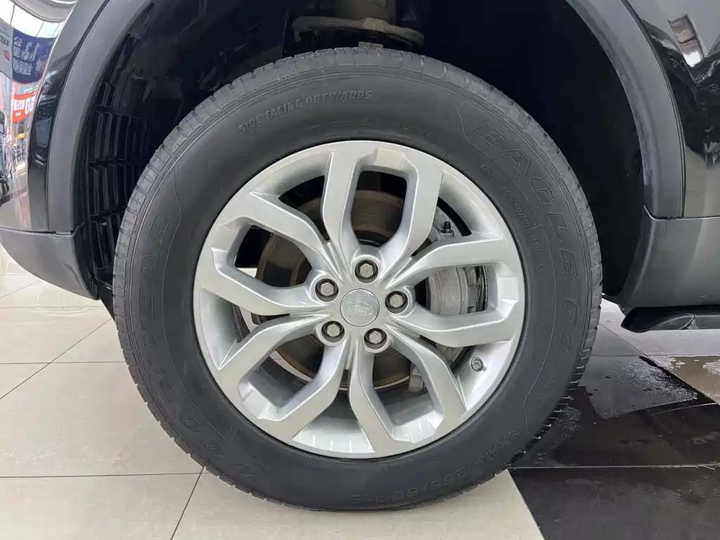 Land Rover Discovery 2018 3.0 SC V6 SE 2019 - thumbnail 5