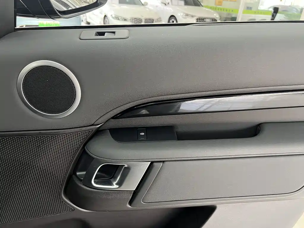 Land Rover Discovery 2018 3.0 SC V6 SE 2019 - thumbnail 18