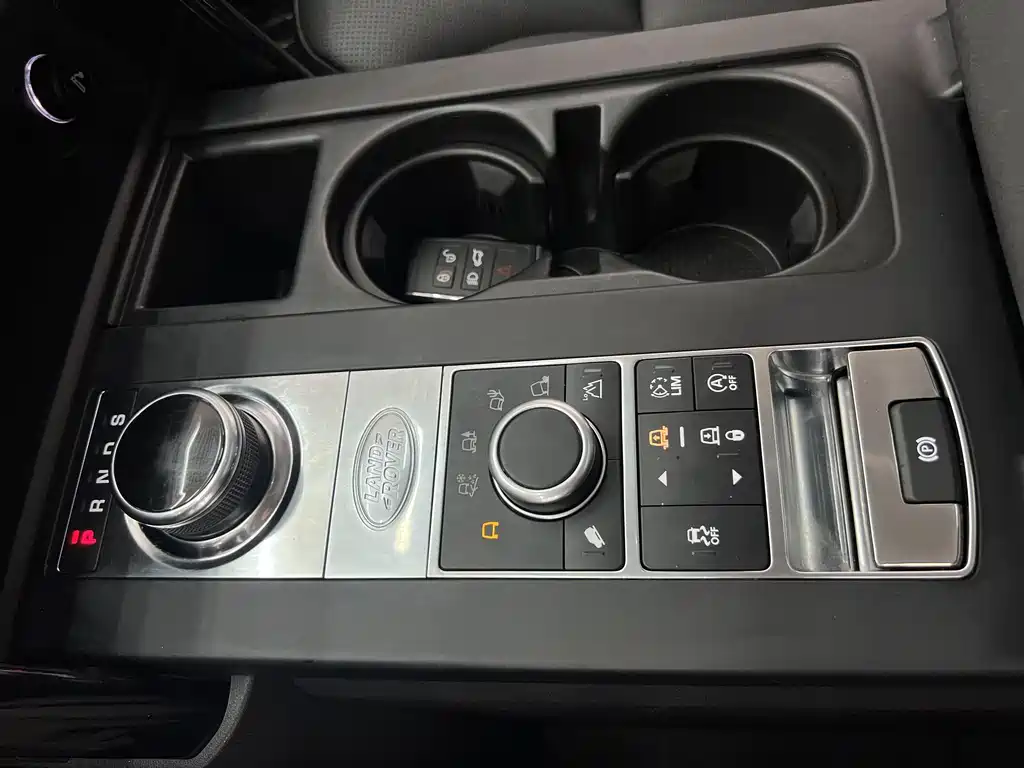 Land Rover Discovery 2018 3.0 SC V6 SE 2019 - thumbnail 25