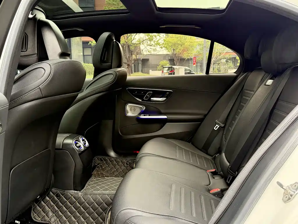 Mercedes-Benz Mercedes-Benz C-Class 2023 C 260 L Night Sport Edition 2023 - thumbnail 3