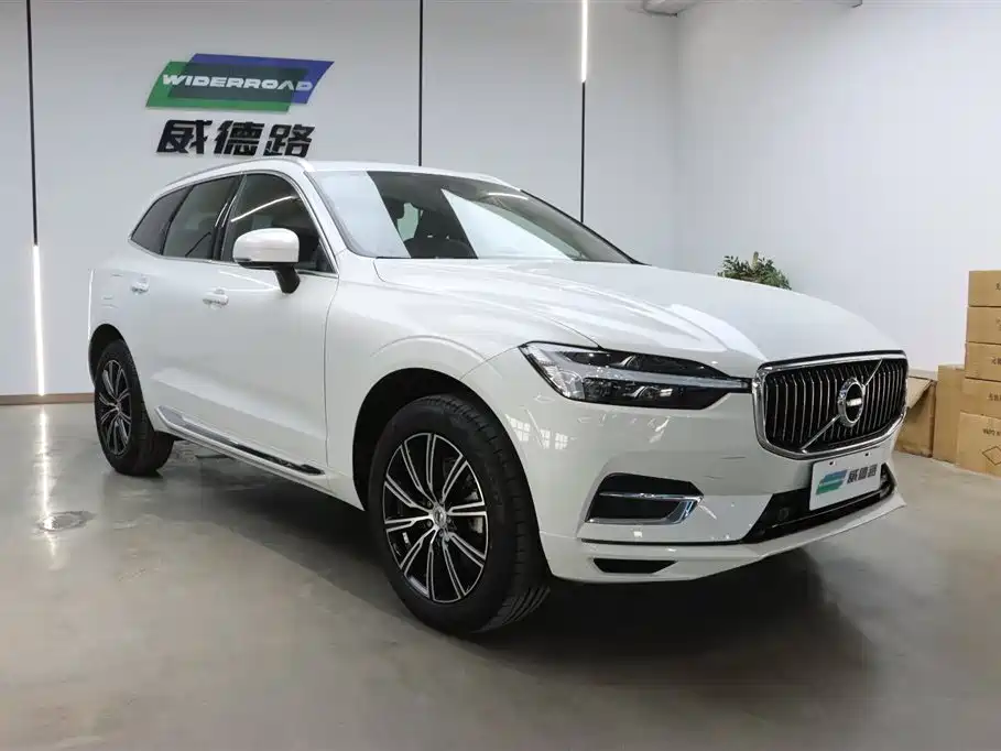 Volvo Volvo XC60 2021 T5 AWD Momentum Luxury Edition 2021 - thumbnail 2