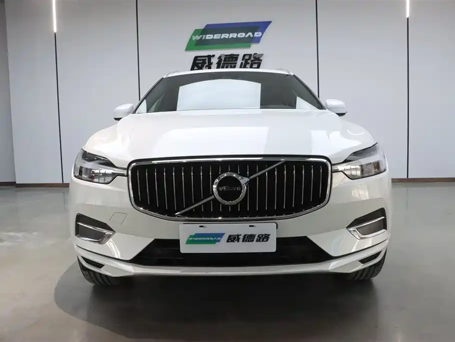 Volvo Volvo XC60 2021 T5 AWD Momentum Luxury Edition 2021 - thumbnail 3