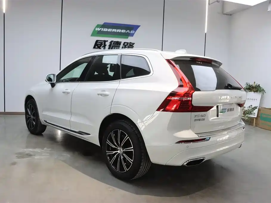 Volvo Volvo XC60 2021 T5 AWD Momentum Luxury Edition 2021 - thumbnail 5